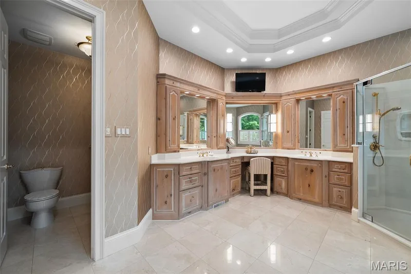 17712 Sugarberry Court, Chesterfield, MO 63005 — listing photo 37 of 98