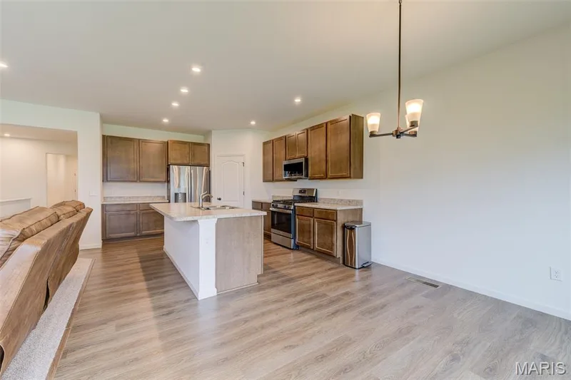 327 Dalriada Boulevard, O'Fallon, MO 63368 — listing photo 4 of 37