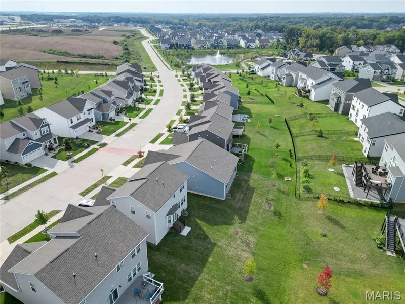 Lots of room between you and your neighbors! — 327 Dalriada Boulevard, O'Fallon, MO 63368
