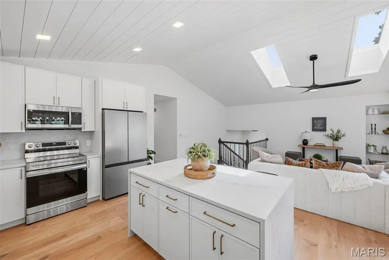 925 Ampere Place, Lake St. Louis, MO 63367 — listing photo 3 of 27