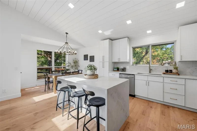 925 Ampere Place, Lake St. Louis, MO 63367 — listing photo 2 of 27