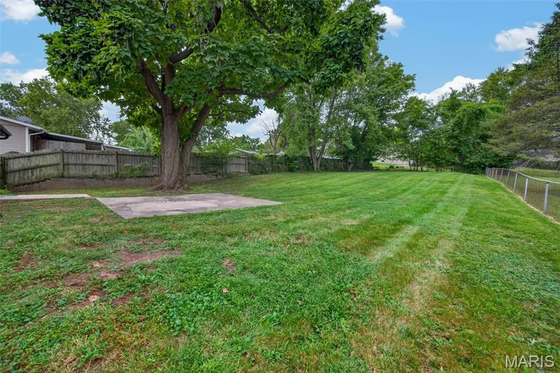1129 Yorktown Drive, St Charles, MO 63303 — listing photo 4 of 42