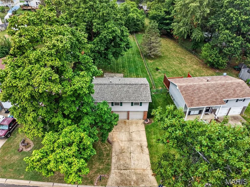 1129 Yorktown Drive, St Charles, MO 63303 — listing photo 5 of 42
