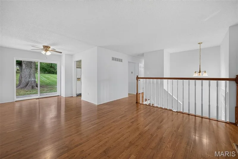 1129 Yorktown Drive, St Charles, MO 63303 — listing photo 9 of 42