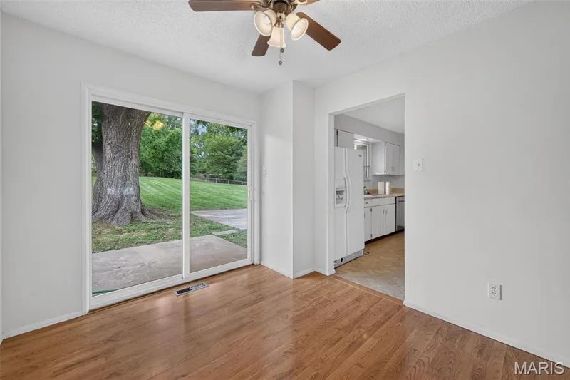 1129 Yorktown Drive, St Charles, MO 63303 — listing photo 11 of 42