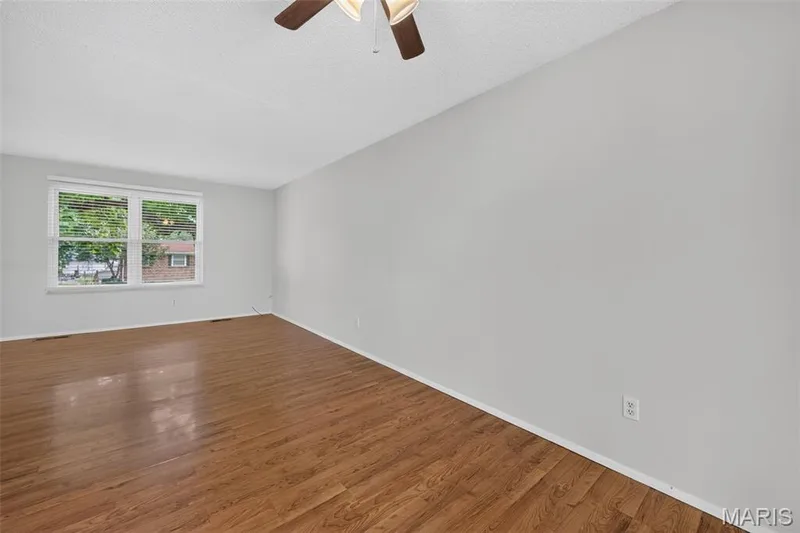 1129 Yorktown Drive, St Charles, MO 63303 — listing photo 13 of 42