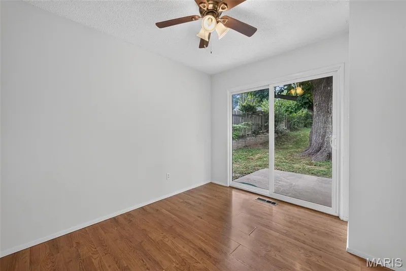 1129 Yorktown Drive, St Charles, MO 63303 — listing photo 14 of 42