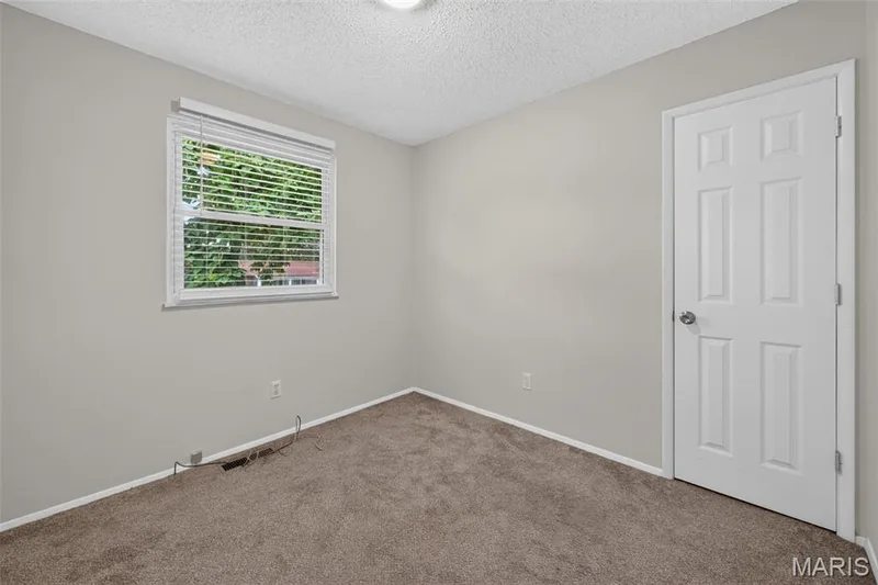 1129 Yorktown Drive, St Charles, MO 63303 — listing photo 23 of 42