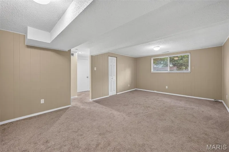 1129 Yorktown Drive, St Charles, MO 63303 — listing photo 31 of 42
