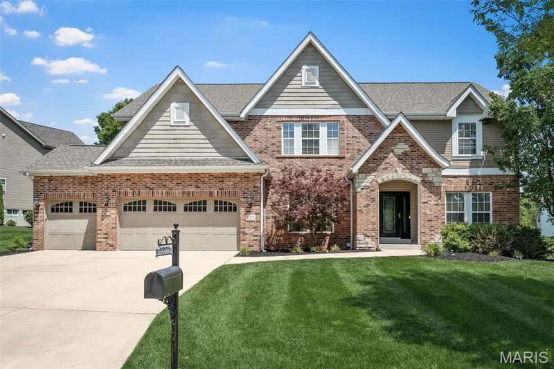 121 Fox Haven Drive, O'Fallon, MO β listing photo 1
