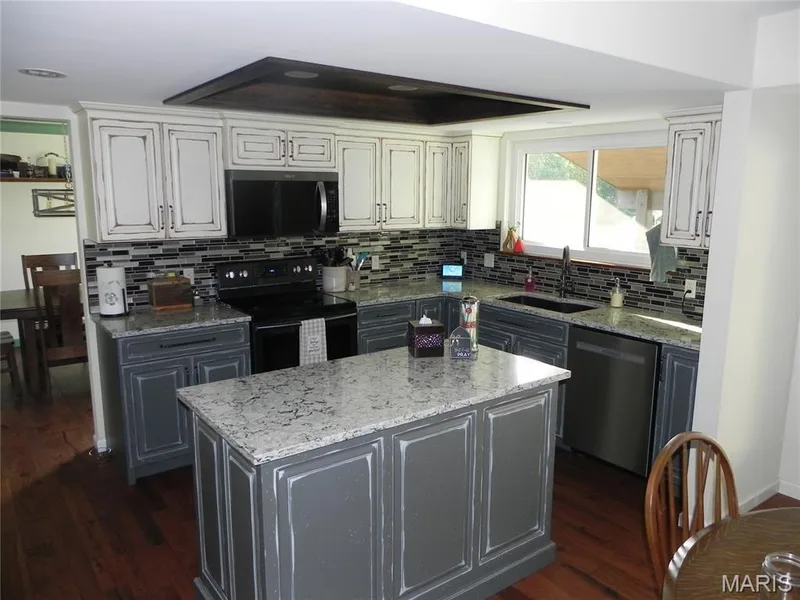 4 Tinsmith Court, St Charles, MO 63366 — listing photo 3 of 10
