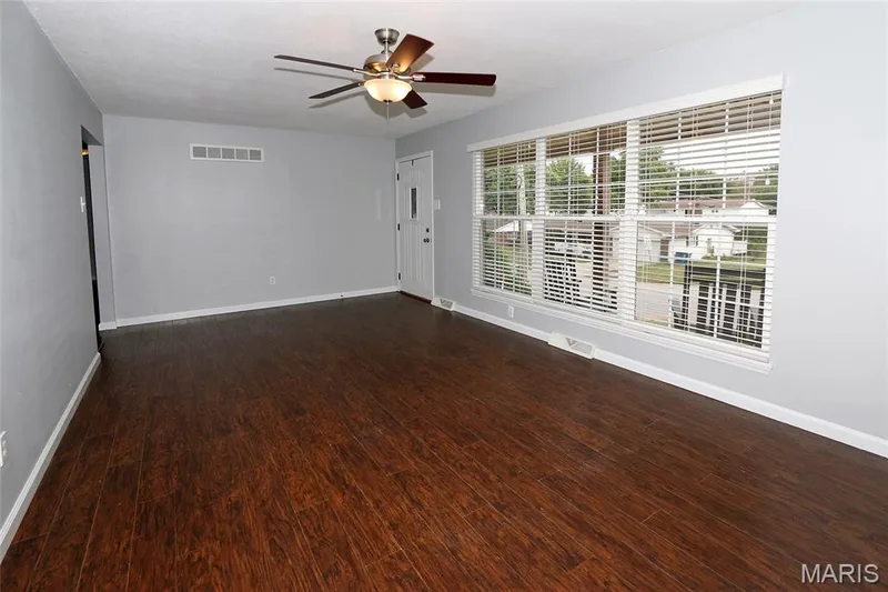 3001 W Adams, St Charles, MO 63301 — listing photo 3 of 32