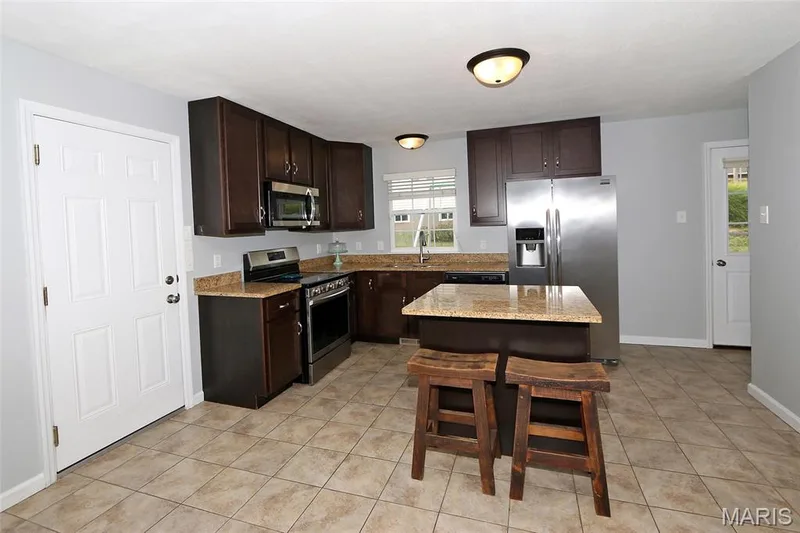 3001 W Adams, St Charles, MO 63301 — listing photo 5 of 32