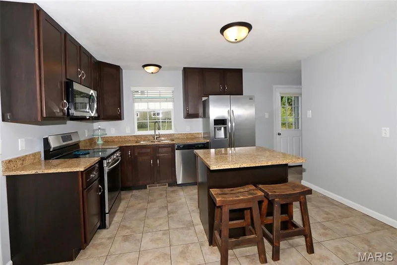 3001 W Adams, St Charles, MO 63301 — listing photo 6 of 32