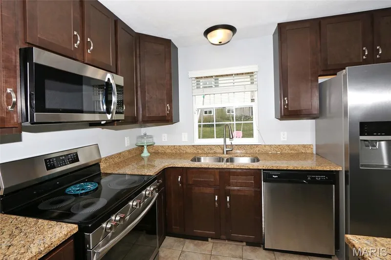 3001 W Adams, St Charles, MO 63301 — listing photo 7 of 32
