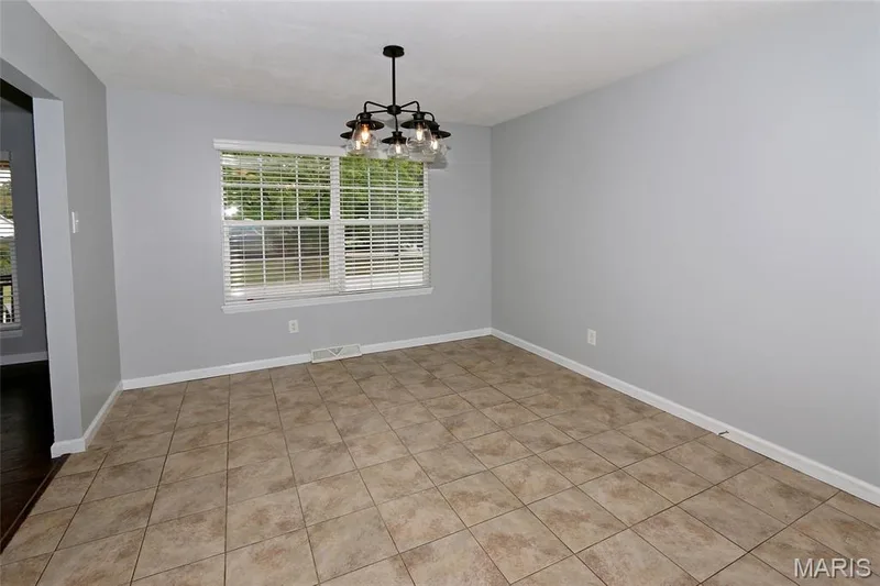 3001 W Adams, St Charles, MO 63301 — listing photo 9 of 32