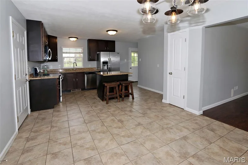3001 W Adams, St Charles, MO 63301 — listing photo 10 of 32