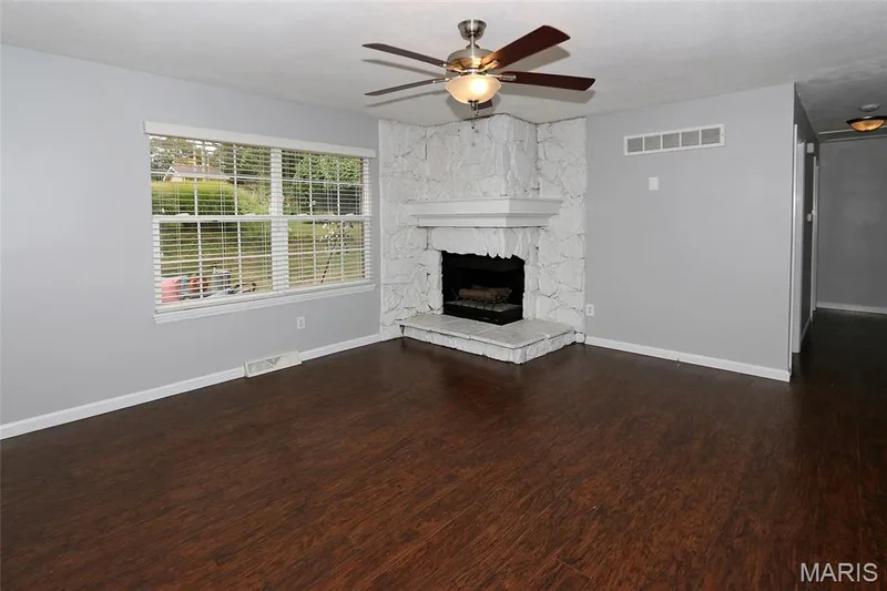 3001 W Adams, St Charles, MO 63301 — listing photo 13 of 32