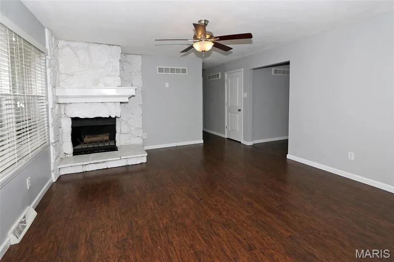 3001 W Adams, St Charles, MO 63301 — listing photo 14 of 32