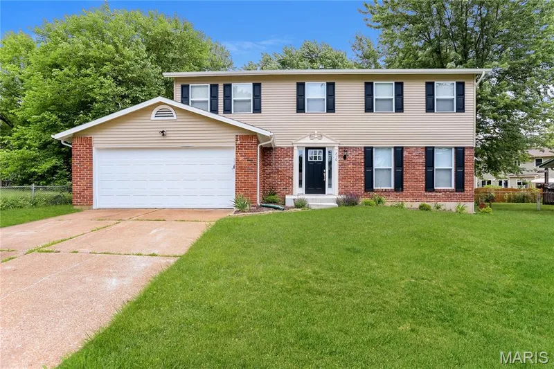 710 Westbridge Drive, St Peters, MO — listing photo 1