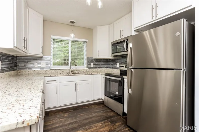 710 Westbridge Drive, St Peters, MO 63376 — listing photo 4 of 15