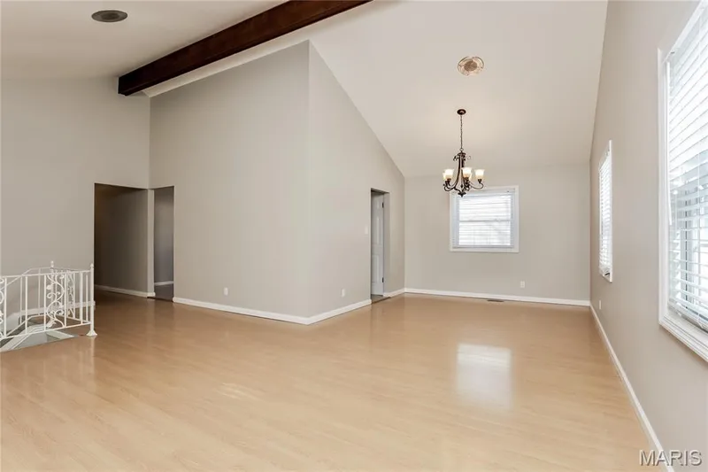 15027 Isleview Drive, Chesterfield, MO 63017 — listing photo 3 of 18