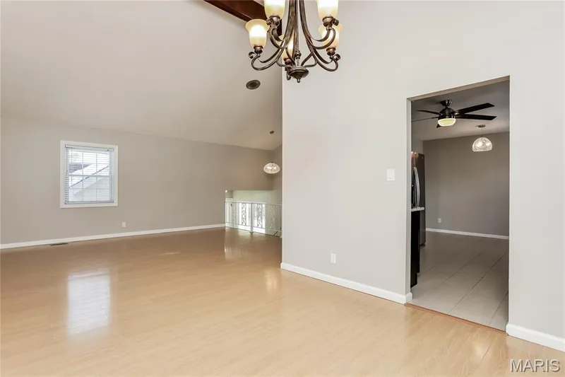15027 Isleview Drive, Chesterfield, MO 63017 — listing photo 4 of 18