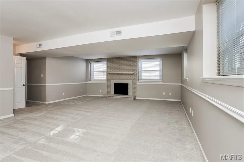 15027 Isleview Drive, Chesterfield, MO 63017 — listing photo 14 of 18