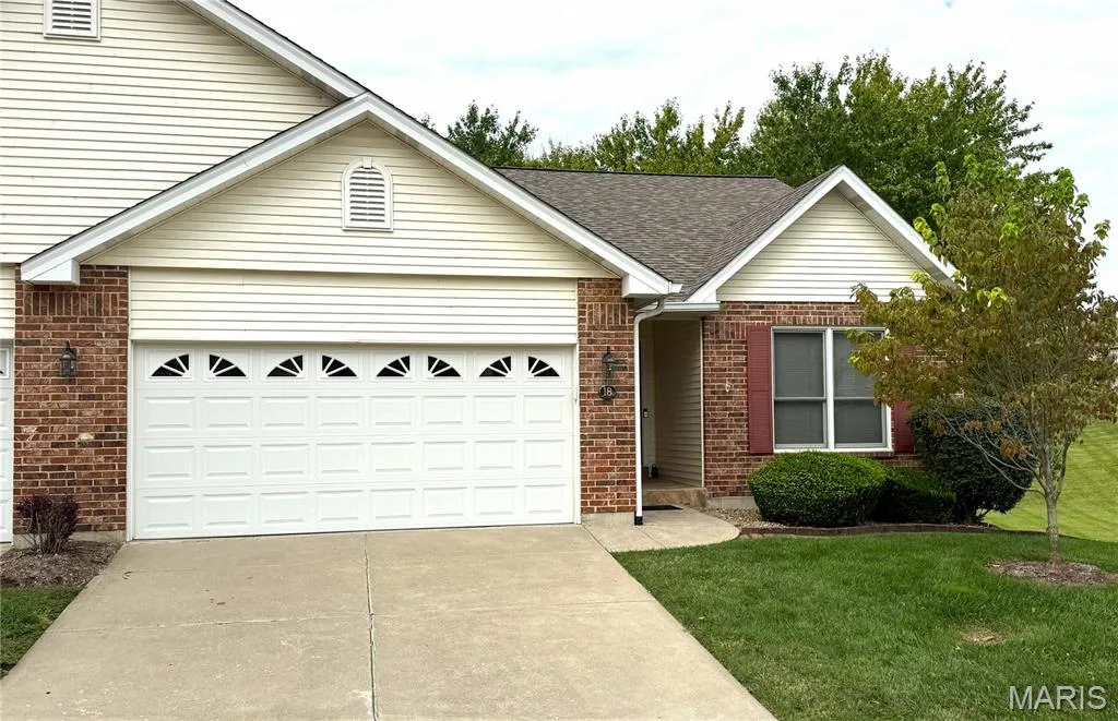 3BR/2B.5 brick ranch villa on cul-de-sac. 2533 total square feet living space. — 18 Country Bluff Court, St Charles, MO 63301