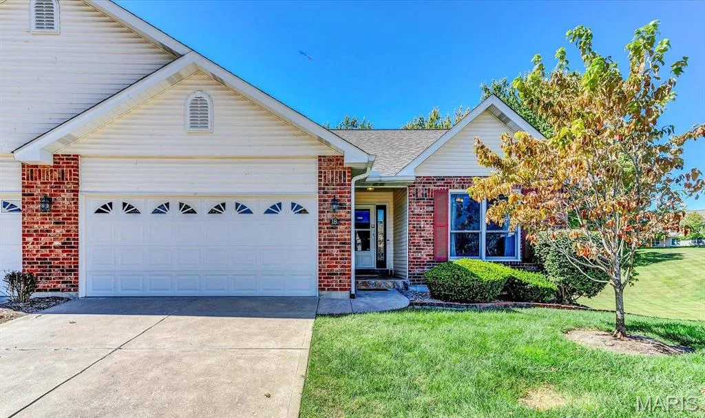 Brick 3BR RANCH villa on cul-de-sac. 2533 total square feet living space. — 18 Country Bluff Court, St Charles, MO 63301