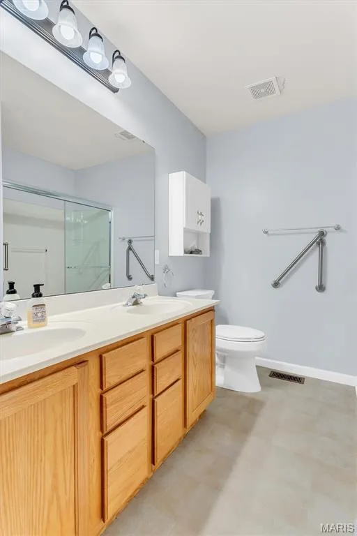 Private primary bath has dual sinks. — 18 Country Bluff Court, St Charles, MO 63301