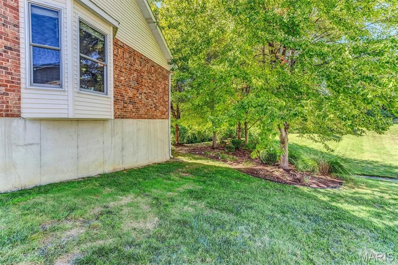 HOA cares for yard & landscaping...you ENJOY! — 18 Country Bluff Court, St Charles, MO 63301
