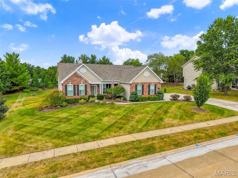 1817 Majestic Oaks Drive, Wentzville, MO 63385 — listing photo 3 of 38