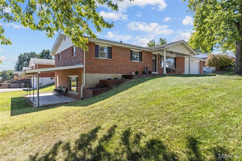 3026 Mamelles Drive, St Charles, MO 63301 — listing photo 3 of 20
