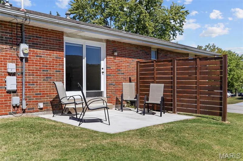 3026 Mamelles Drive, St Charles, MO 63301 — listing photo 5 of 20