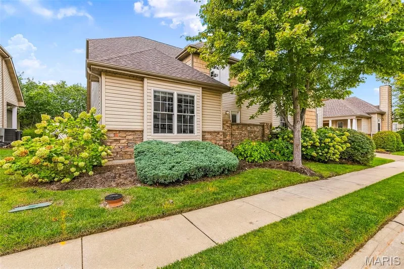 1264 Harmony Lake Drive, Cottleville, MO 63376 — listing photo 9 of 76