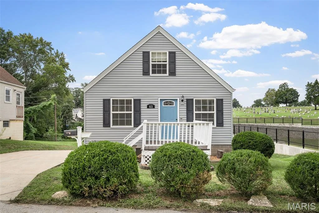 613 Schaefer Place, St Charles, MO 63301 — listing photo 1 of 27