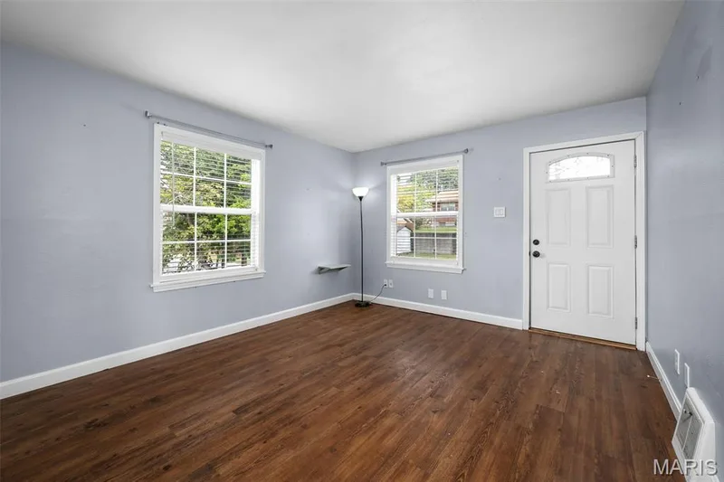 613 Schaefer Place, St Charles, MO 63301 — listing photo 4 of 27