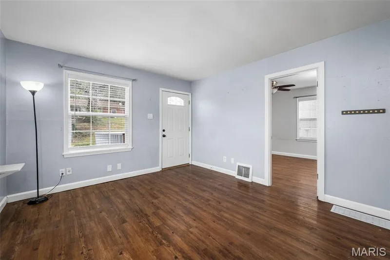 613 Schaefer Place, St Charles, MO 63301 — listing photo 5 of 27