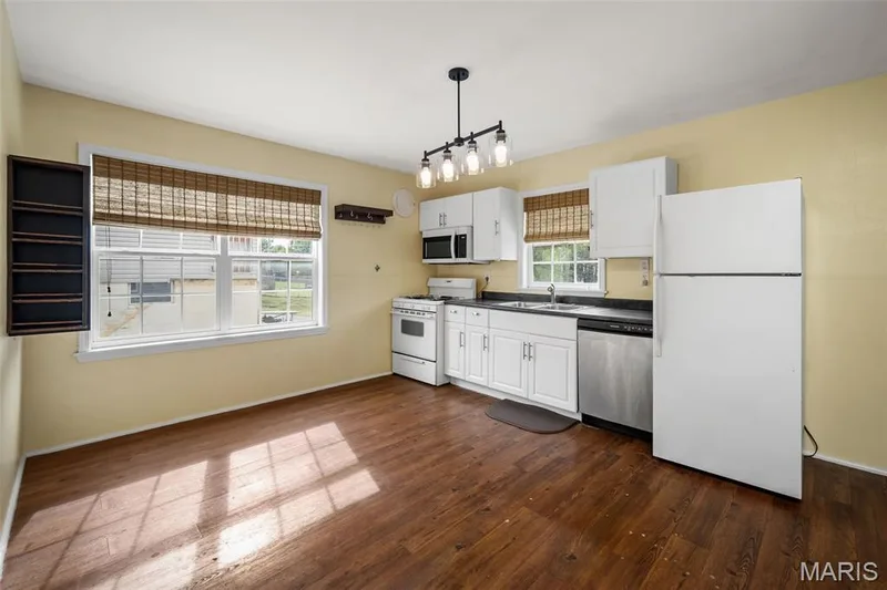 613 Schaefer Place, St Charles, MO 63301 — listing photo 6 of 27