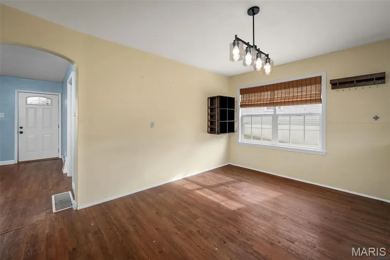 613 Schaefer Place, St Charles, MO 63301 — listing photo 8 of 27