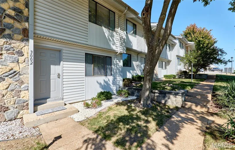 3002 San Souci Drive #3002, Lake St. Louis, MO 63367 — listing photo 2 of 30