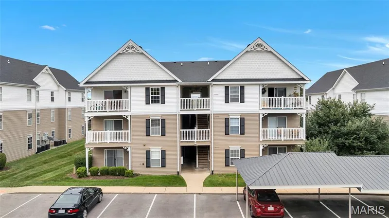 9102 Spring Creek Lane, O'Fallon, MO 63368 — listing photo 2 of 35