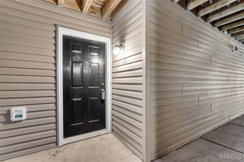 9102 Spring Creek Lane, O'Fallon, MO 63368 — listing photo 4 of 35