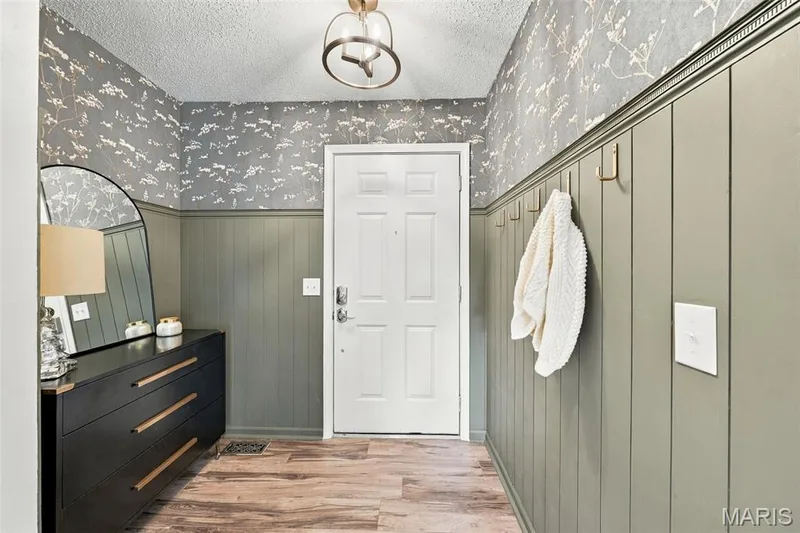 Entry — 6 S Perry Circle, O'Fallon, MO 63366