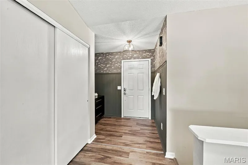 Entry and coat closet — 6 S Perry Circle, O'Fallon, MO 63366
