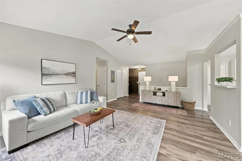 Living looking back at front door — 6 S Perry Circle, O'Fallon, MO 63366
