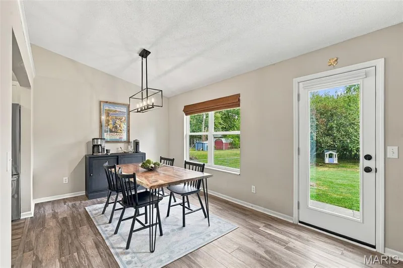 dinning — 6 S Perry Circle, O'Fallon, MO 63366