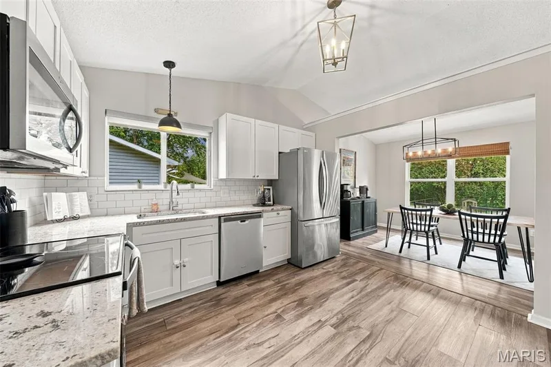 Granite Counters and fully updated — 6 S Perry Circle, O'Fallon, MO 63366