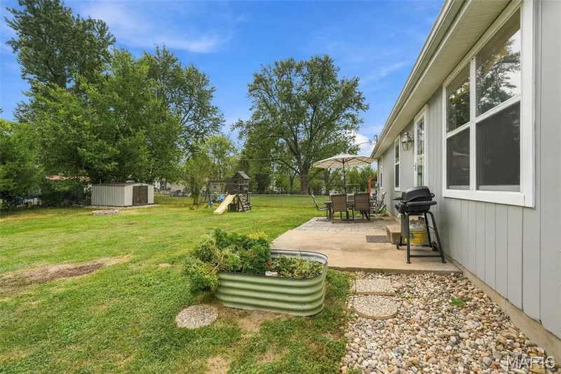 Backyard w/raised garden bed — 6 S Perry Circle, O'Fallon, MO 63366